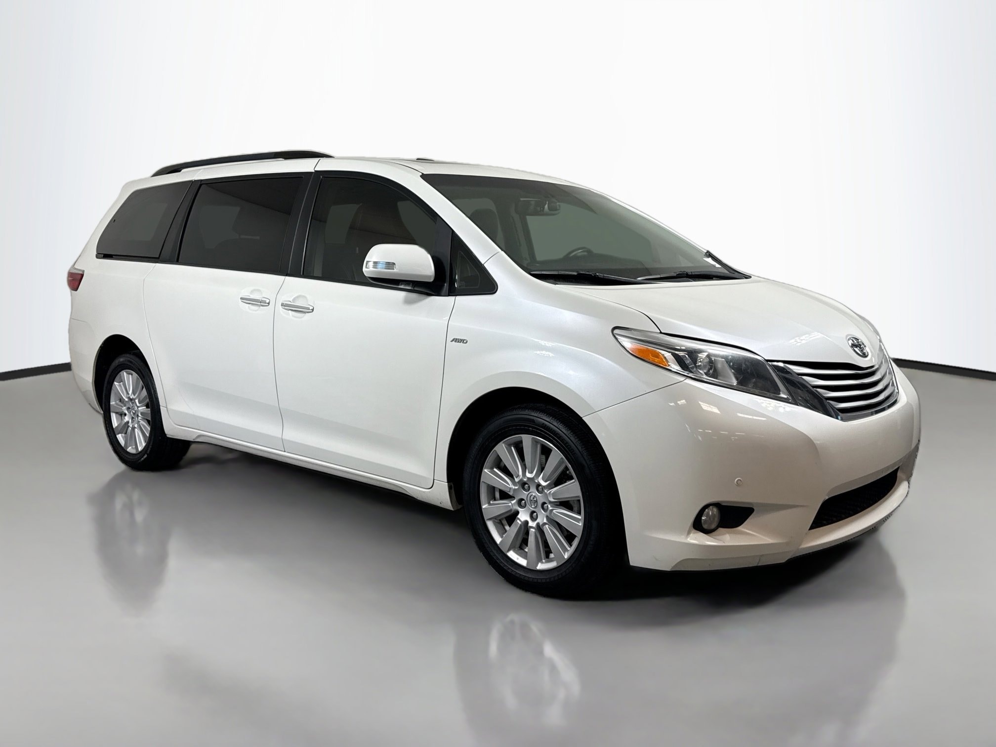 2017 Toyota Sienna Limited V6 AWD 7-Passenger's photo