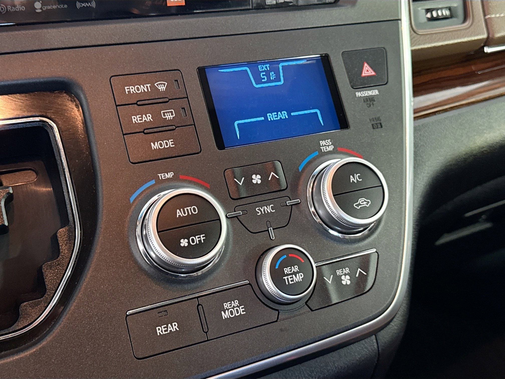 2017 Toyota Sienna Limited - Photo 18