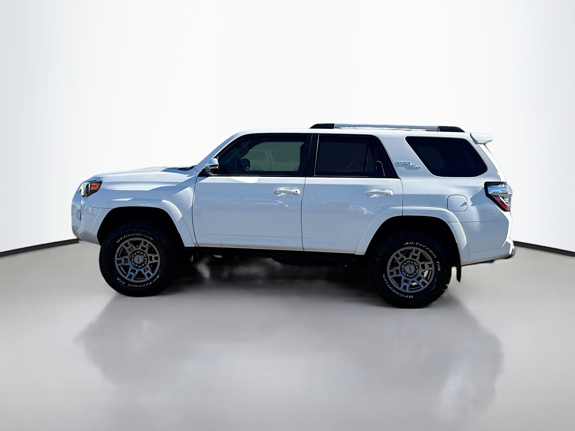 2018 Toyota 4Runner SR5 photo 3