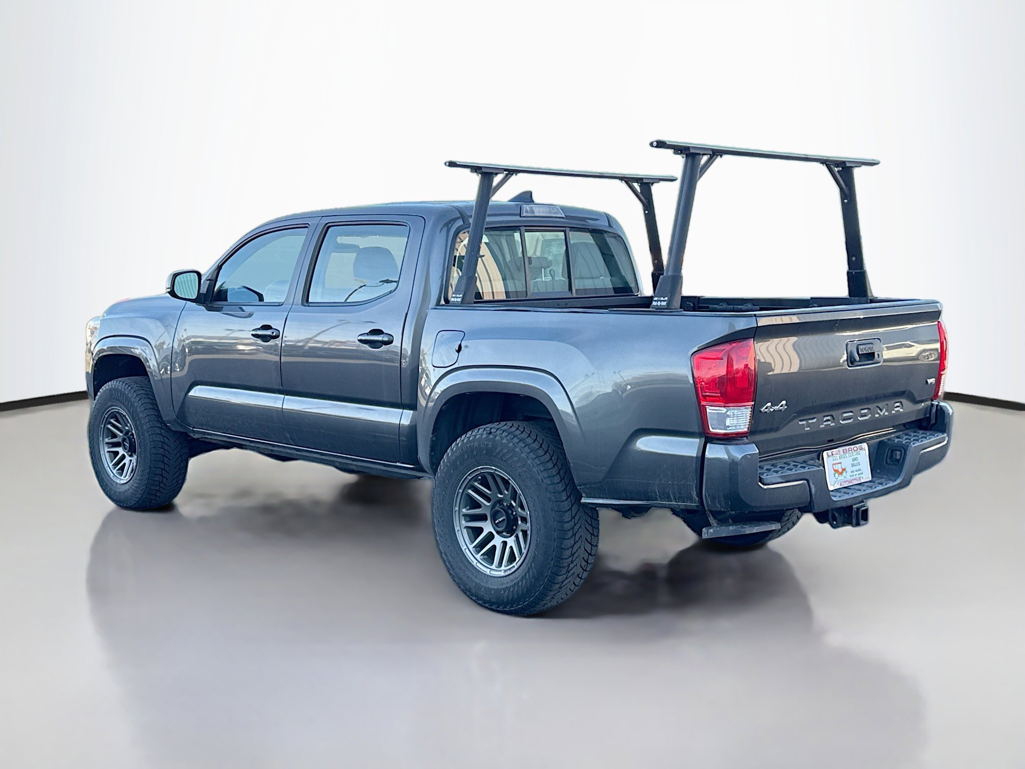 2017 Toyota Tacoma SR5 V6 photo 4