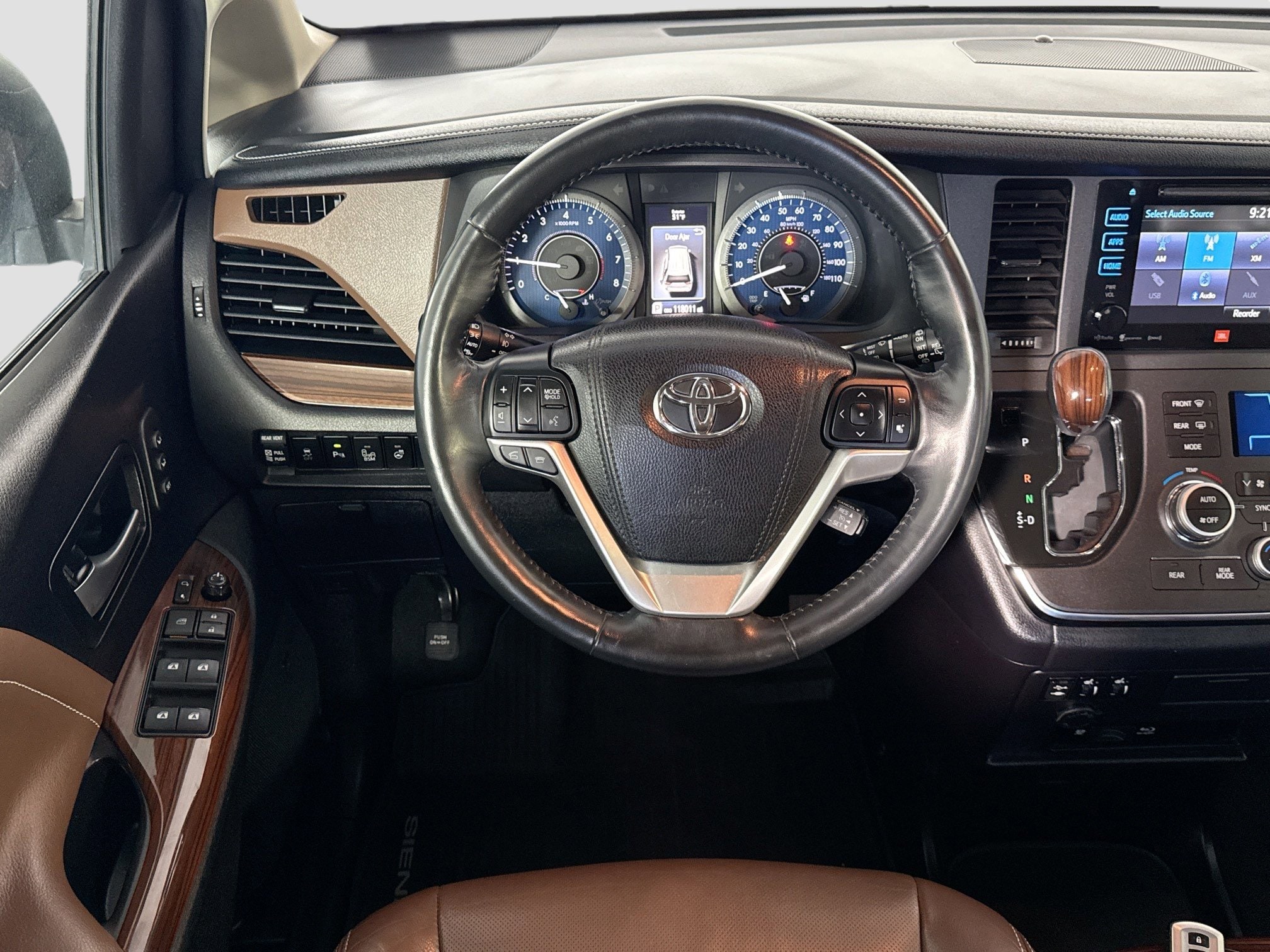 2017 Toyota Sienna Limited - Photo 7
