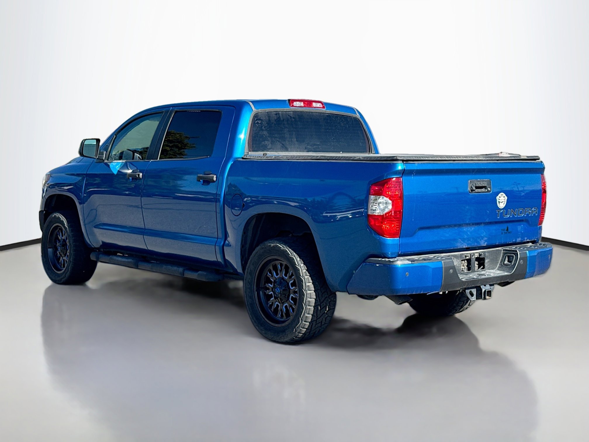 2016 Toyota Tundra SR5 CrewMax photo 4
