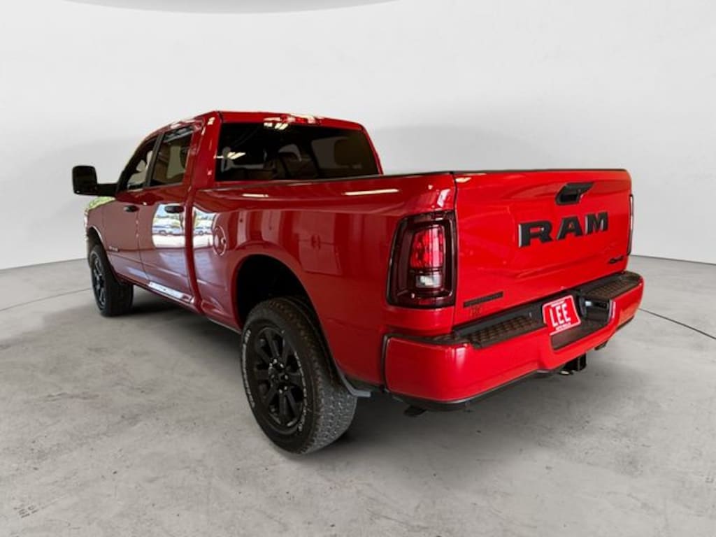New 2026 Ram 3500 BIG HORN CREW CAB 4X4 6'4 BOX Pickup