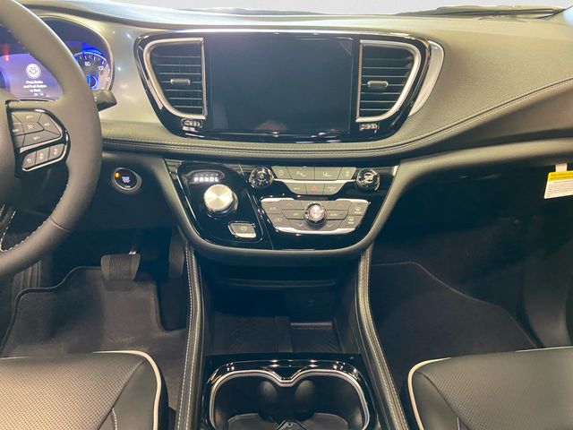 2026 Chrysler Pacifica Limited - Photo 12