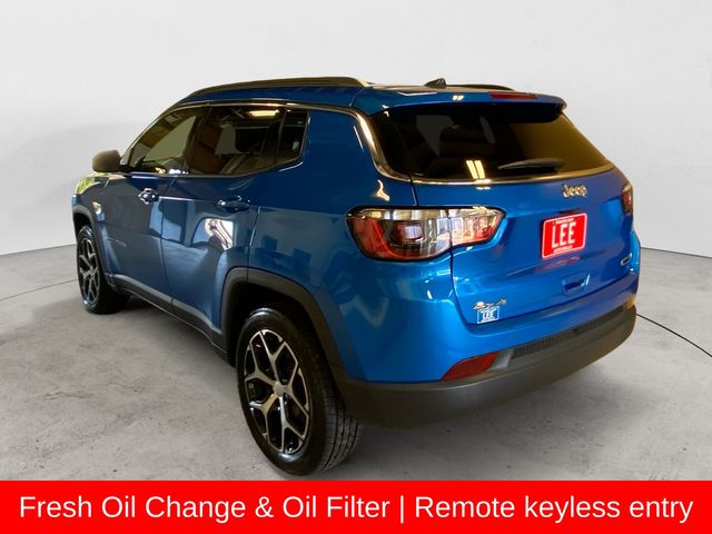 2024 Jeep Compass Latitude photo 3