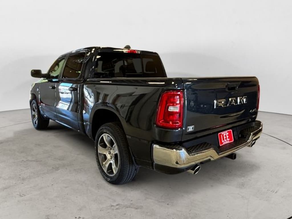 New 2026 Ram 1500 TRADESMAN CREW CAB 4X4 5'7 BOX Pickup