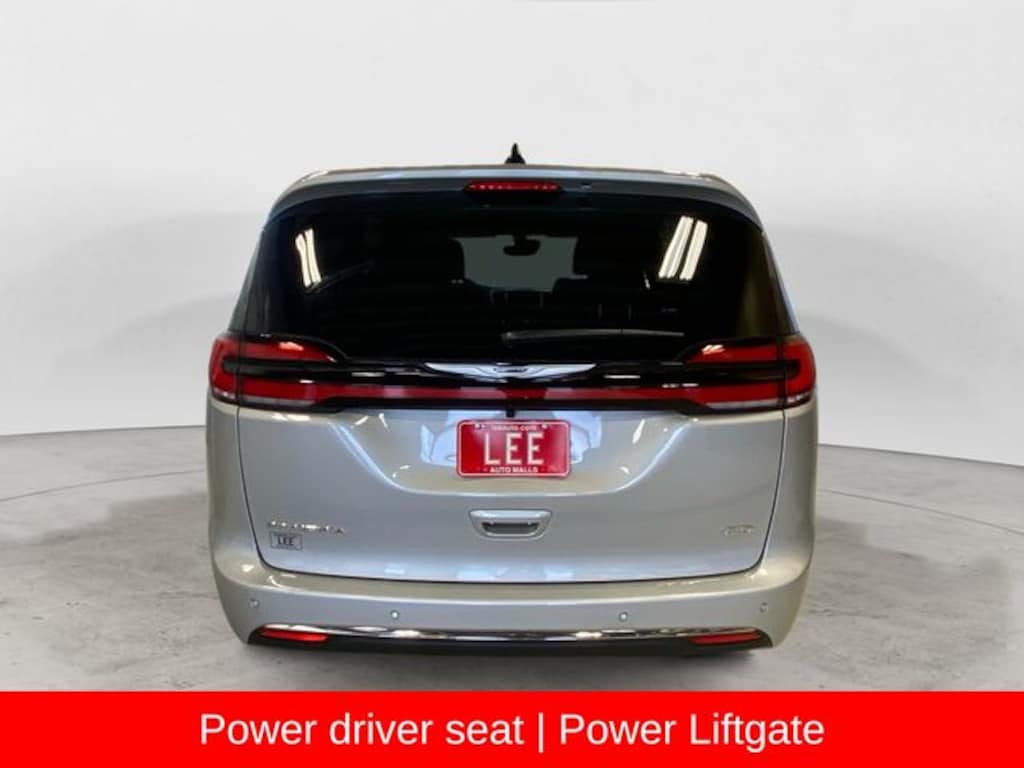 New 2026 Chrysler Pacifica SELECT AWD Passenger Van