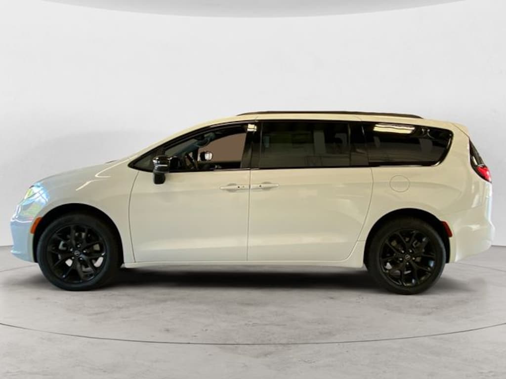 New 2026 Chrysler Pacifica LIMITED AWD Passenger Van