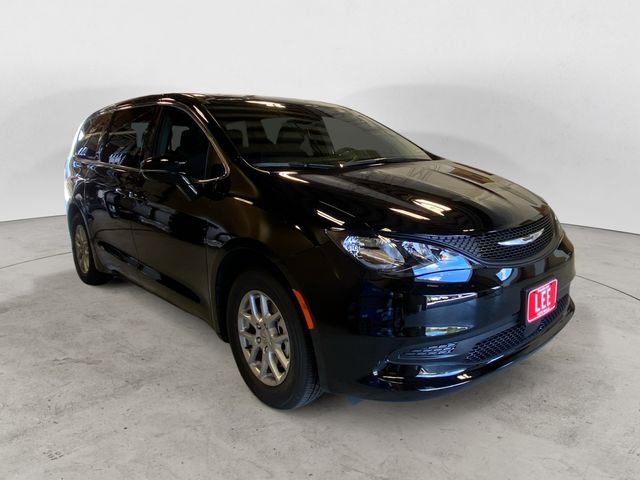 2026 Chrysler Voyager LX - Photo 8