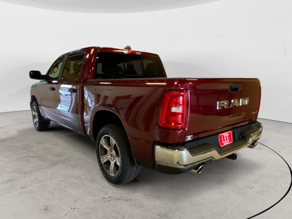 New 2026 Ram 1500 TRADESMAN CREW CAB 4X4 5'7 BOX Pickup