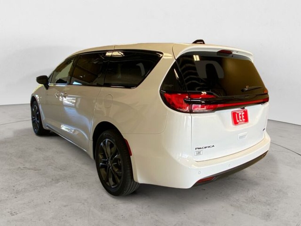 New 2026 Chrysler Pacifica SELECT AWD Passenger Van