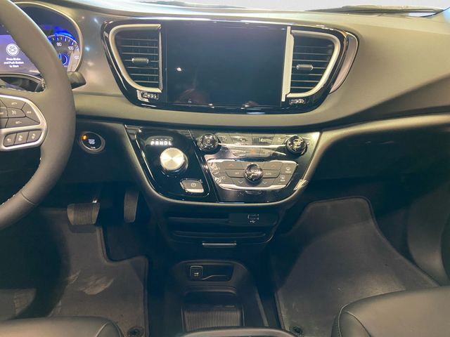 2026 Chrysler Voyager LX - Photo 12