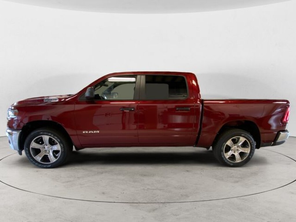 New 2026 Ram 1500 TRADESMAN CREW CAB 4X4 5'7 BOX Pickup