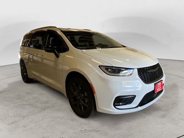 2026 Chrysler Pacifica Limited - Photo 8