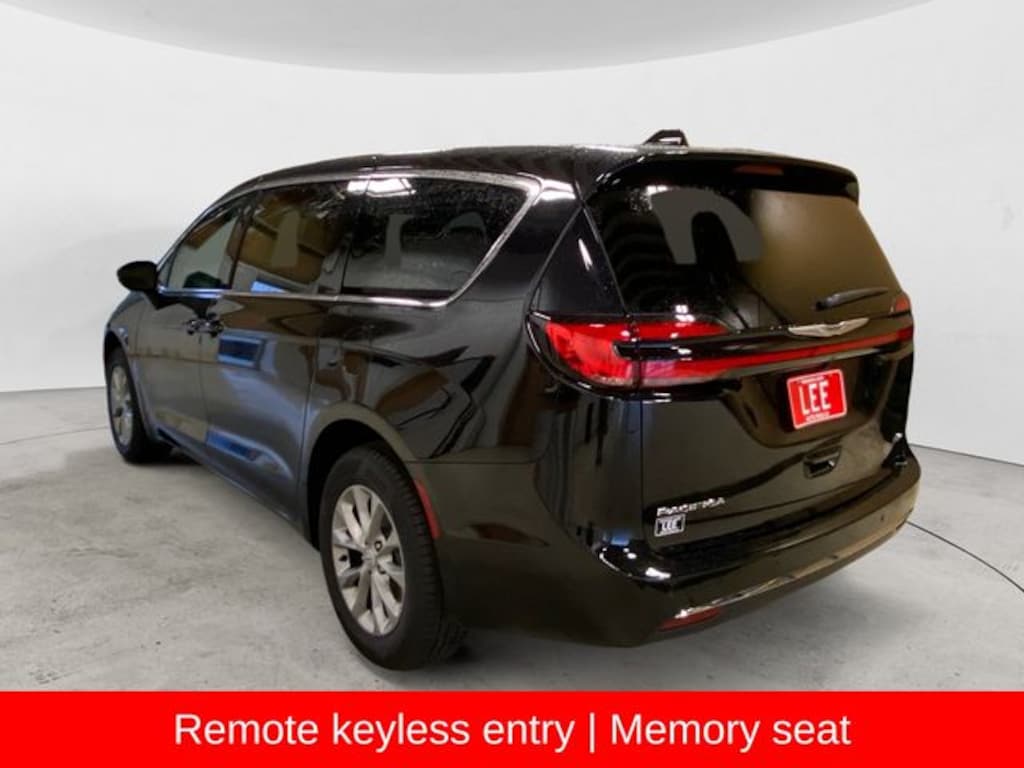 New 2026 Chrysler Pacifica SELECT AWD Passenger Van