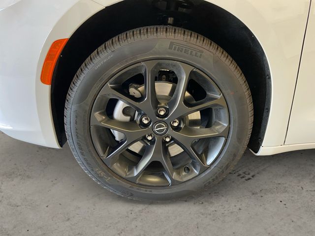 2026 Chrysler Pacifica Limited - Photo 15