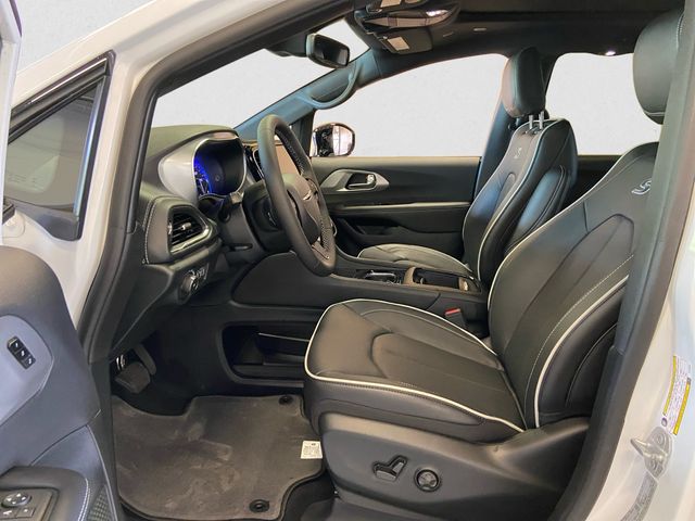2026 Chrysler Pacifica Limited - Photo 10