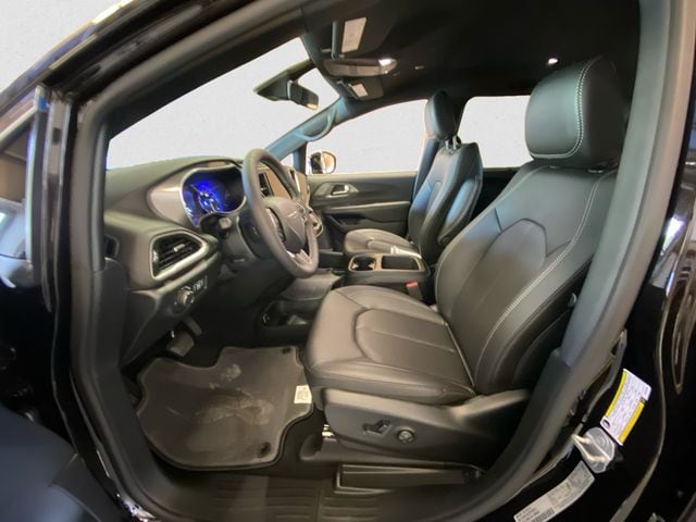2026 Chrysler Voyager LX - Photo 10
