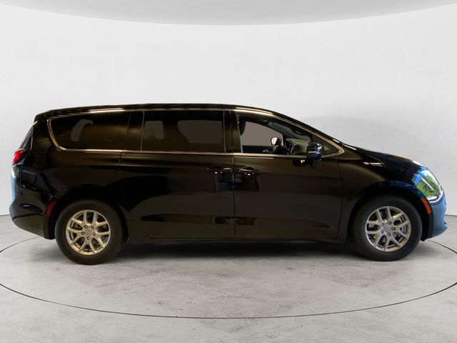 2026 Chrysler Voyager LX - Photo 7