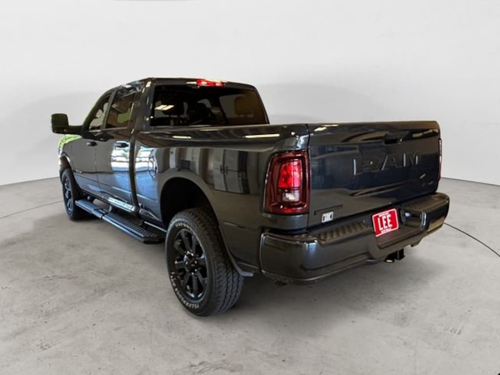 New 2026 Ram 2500 BIG HORN CREW CAB 4X4 6'4 BOX Pickup
