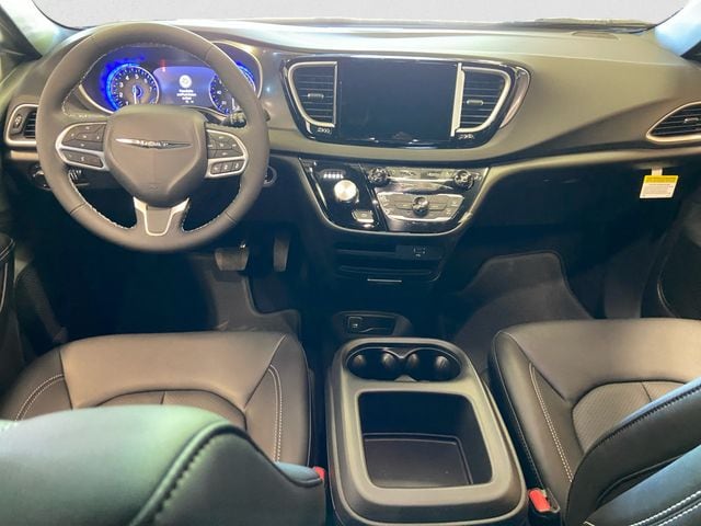 2026 Chrysler Voyager LX - Photo 11