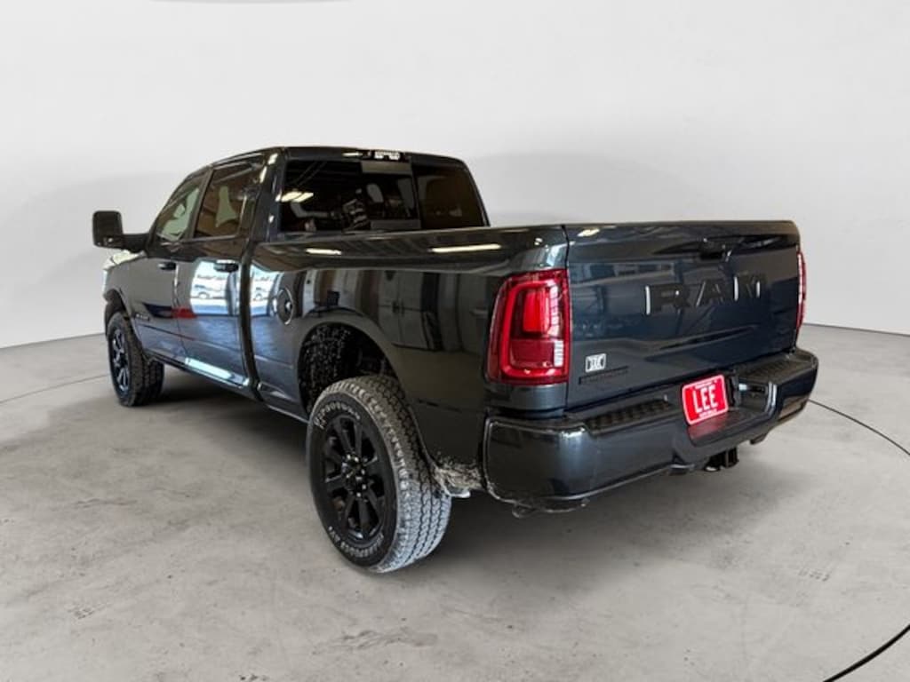 New 2026 Ram 2500 BIG HORN CREW CAB 4X4 6'4 BOX Pickup