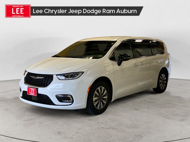 2026 Chrysler Pacifica Plug-In Hybrid Passenger Van  2026 Chrysler Pacifica Plug-In Hybrid Passenger Van