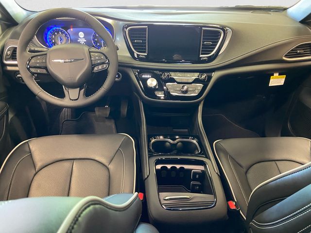 2026 Chrysler Pacifica Limited - Photo 11