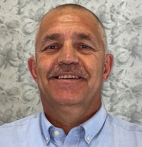 Staff member Mike Kyajohnian from ID_96085d64c1a0