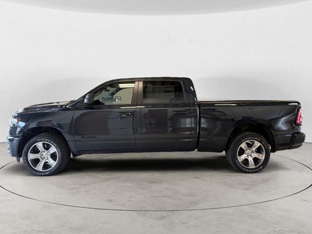 New 2026 Ram 1500 EXPRESS CREW CAB 4X4 6'4 BOX Pickup