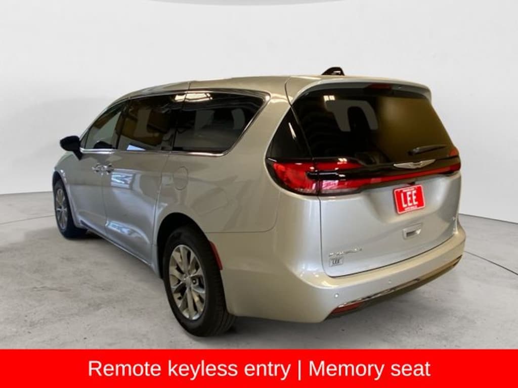 New 2026 Chrysler Pacifica SELECT AWD Passenger Van