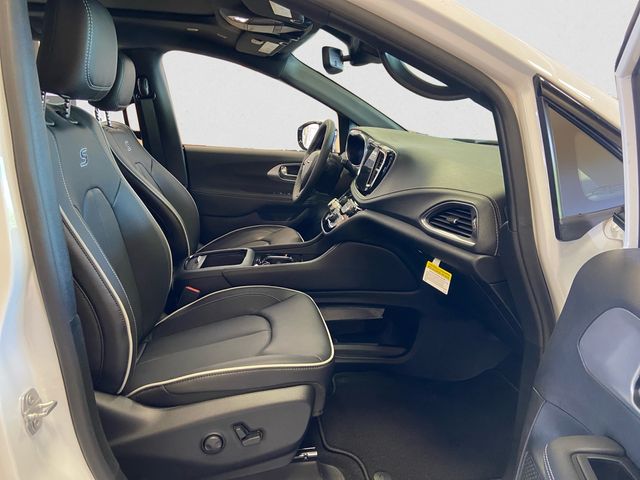 2026 Chrysler Pacifica Limited - Photo 16