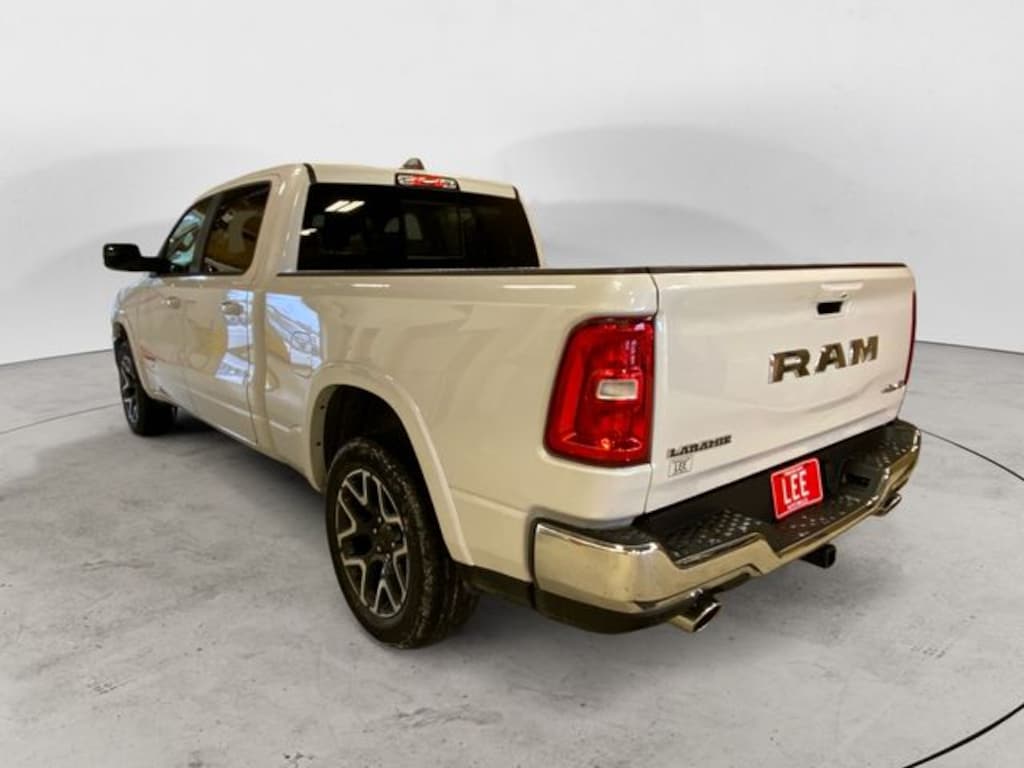 New 2026 Ram 1500 LARAMIE CREW CAB 4X4 6'4 BOX Pickup