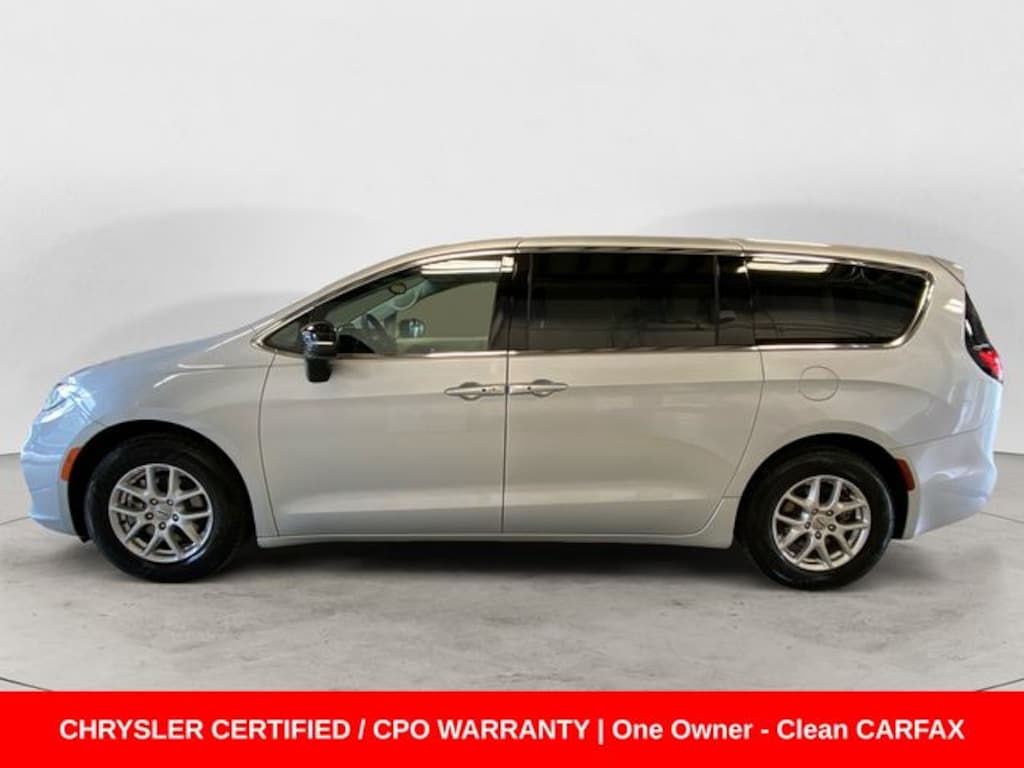Used 2024 Chrysler Pacifica Touring L Minivan/Van