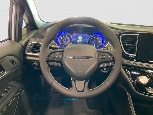 2026 Chrysler Pacifica Limited - Photo 13