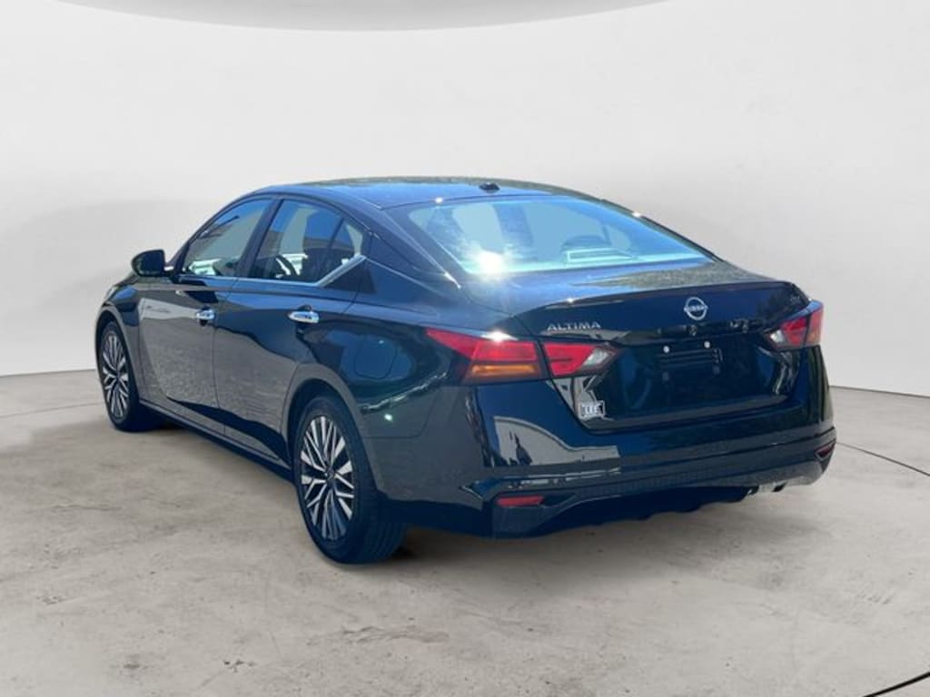 Used 2024 Nissan Altima 2.5 SV Sedan