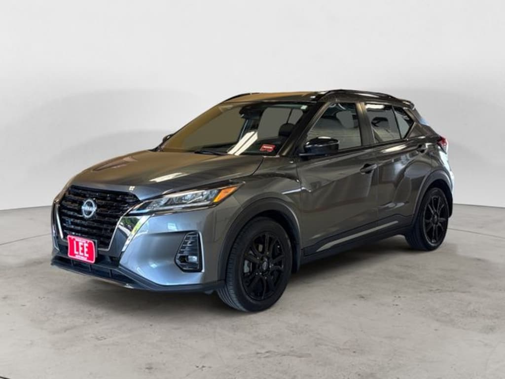 Used 2023 Nissan Kicks SR SUV
