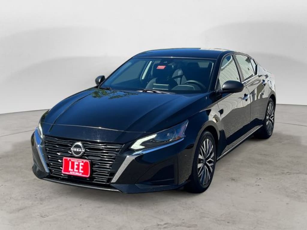 Used 2024 Nissan Altima 2.5 SV Sedan