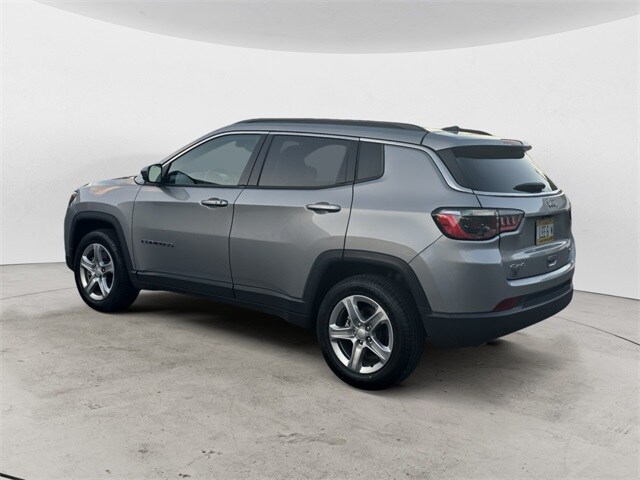 2024 Jeep Compass Latitude photo 3