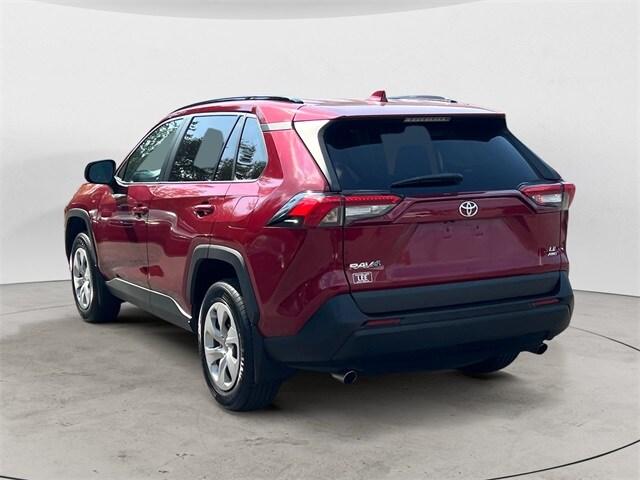 2021 Toyota RAV4 LE photo 3