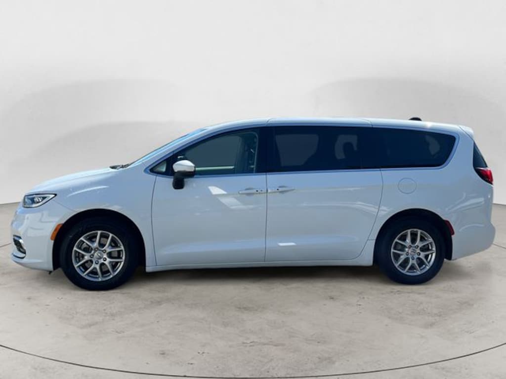 Used 2023 Chrysler Pacifica Touring L Minivan/Van