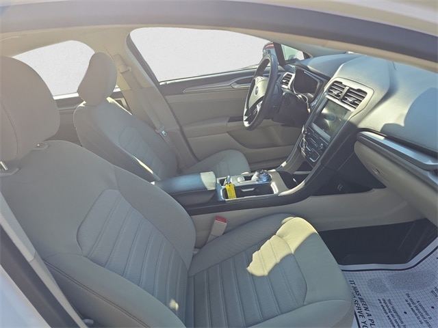 2020 Ford Fusion SE photo 6