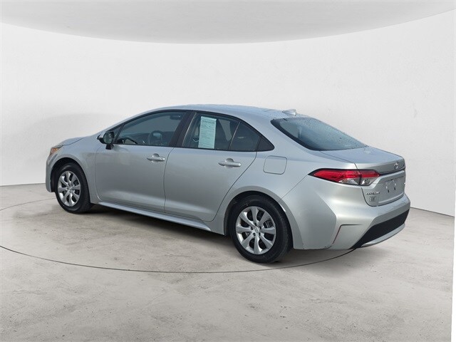 2021 Toyota Corolla LE photo 3
