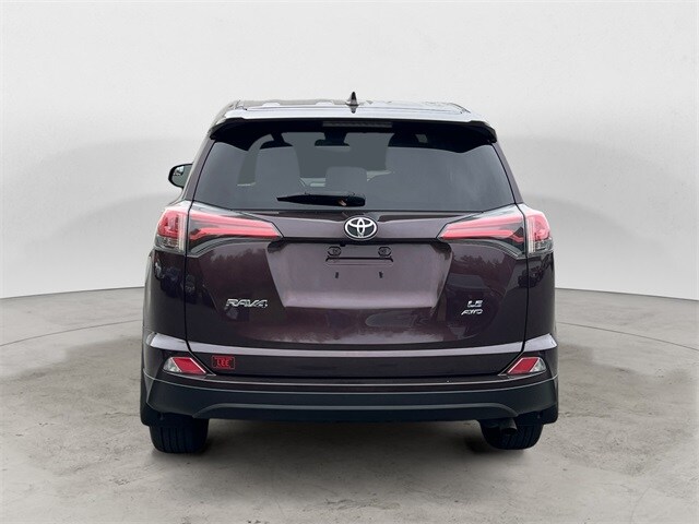 2018 Toyota RAV4 LE photo 4