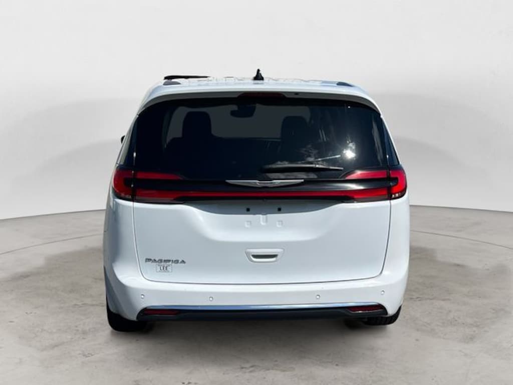 Used 2023 Chrysler Pacifica Touring L Minivan/Van