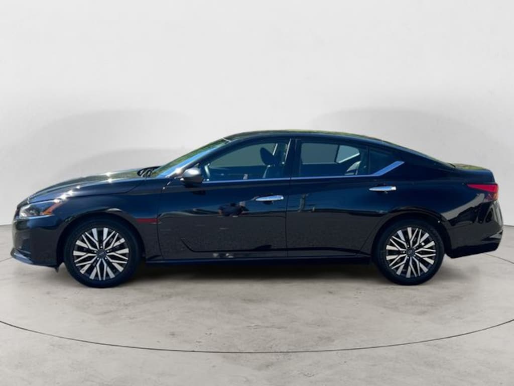 Used 2024 Nissan Altima 2.5 SV Sedan