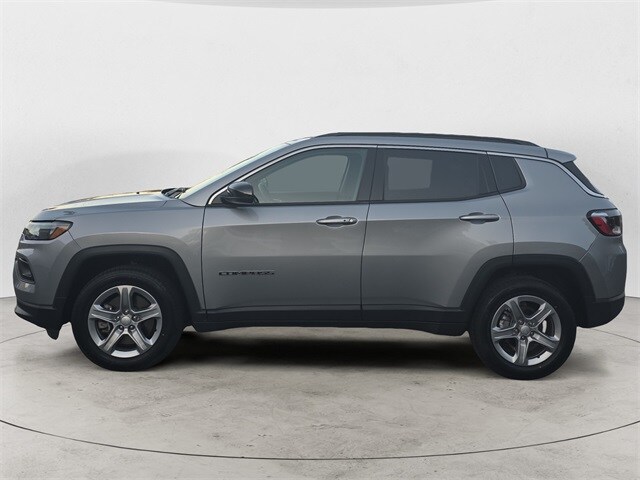 2024 Jeep Compass Latitude photo 2