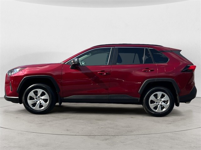 2021 Toyota RAV4 LE photo 2
