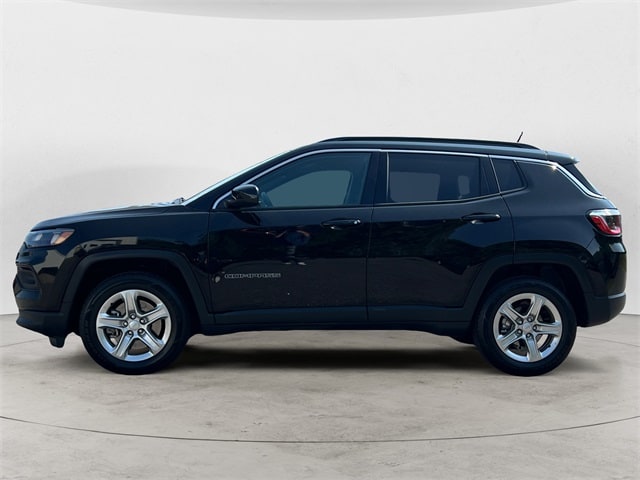 2024 Jeep Compass Latitude photo 2
