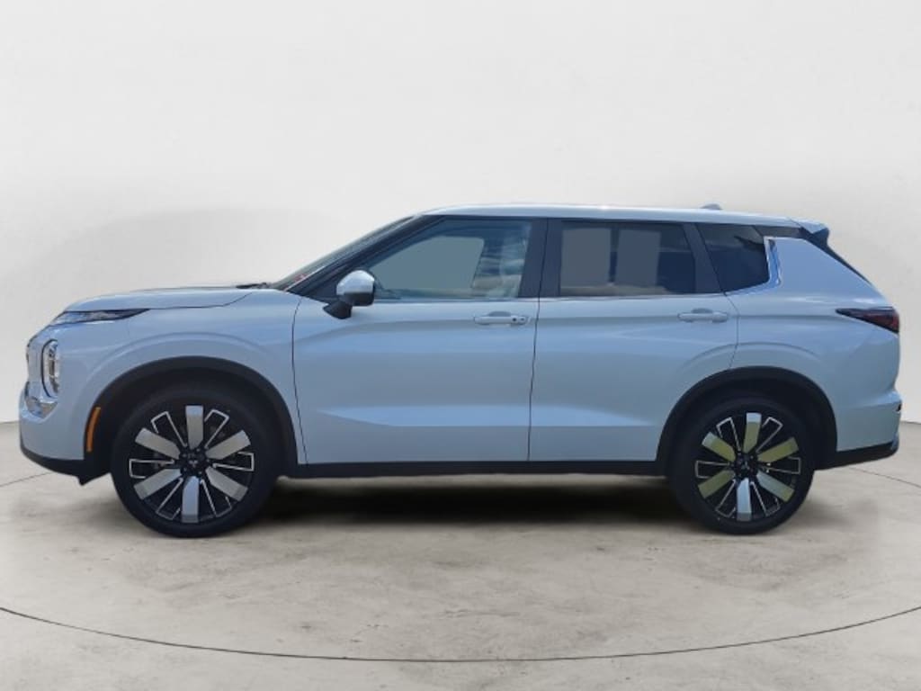 Used 2025 Mitsubishi Outlander SE SUV